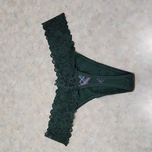 VS thong panties M never worn